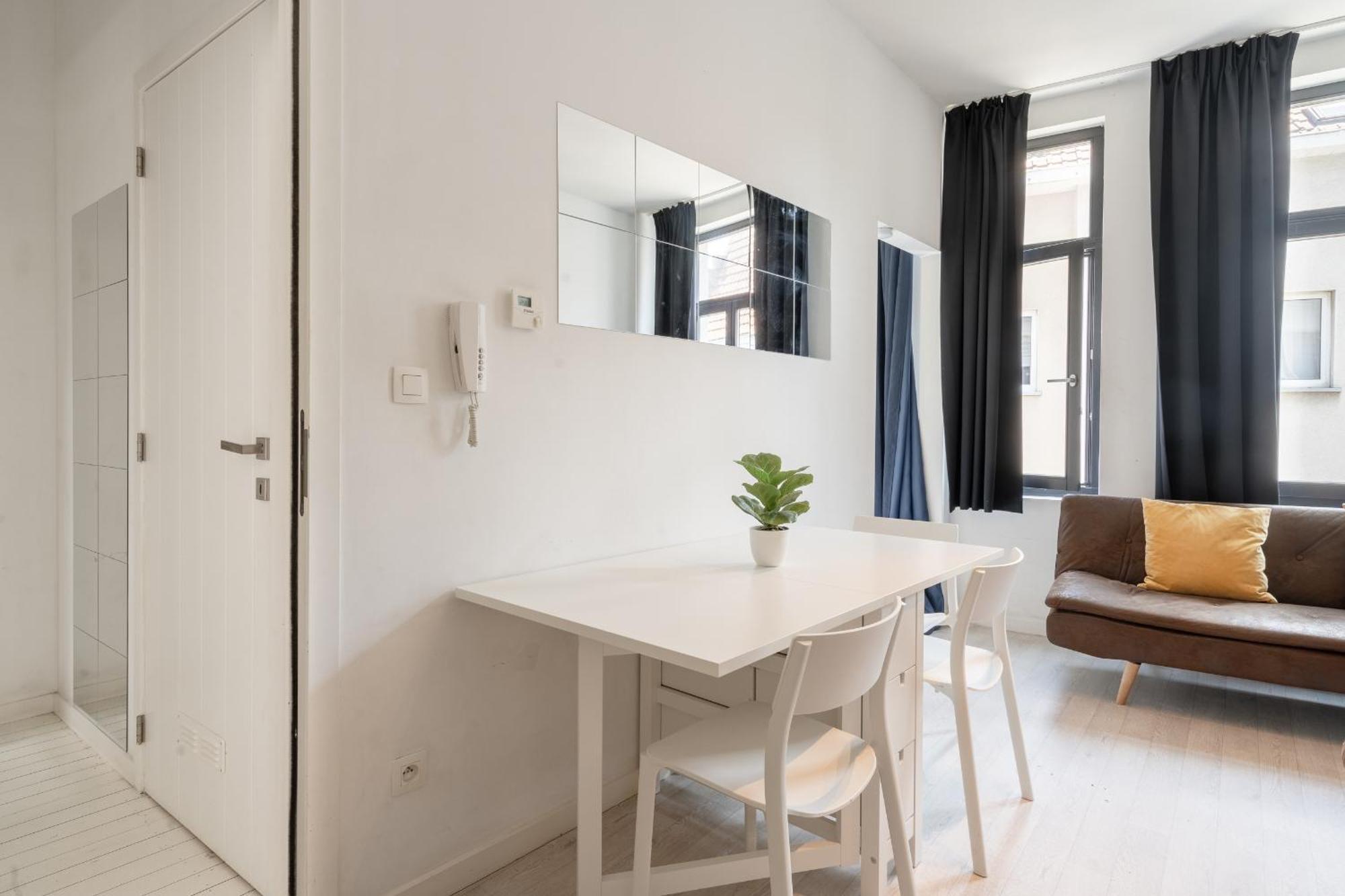 Beautiful Cozy Apartments In The Heart Of Антверпен Экстерьер фото
